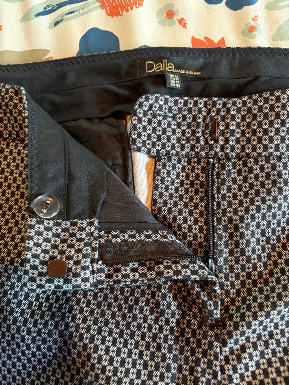 Dalia size 12 Patterned Ankle Pants w/Pockets - Picture 8 of 11